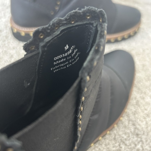 Free People Atlas Puffer Chelsea Boots in Black Size 38 / US Size 8 Ankle Boot - Picture 6 of 6